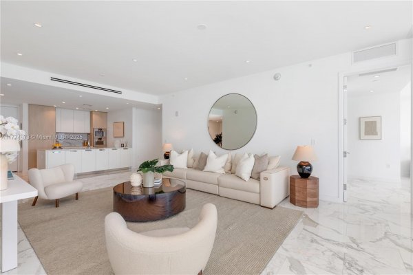 15701 Collins Ave #1004 Sunny Isles Beach, FL 33160