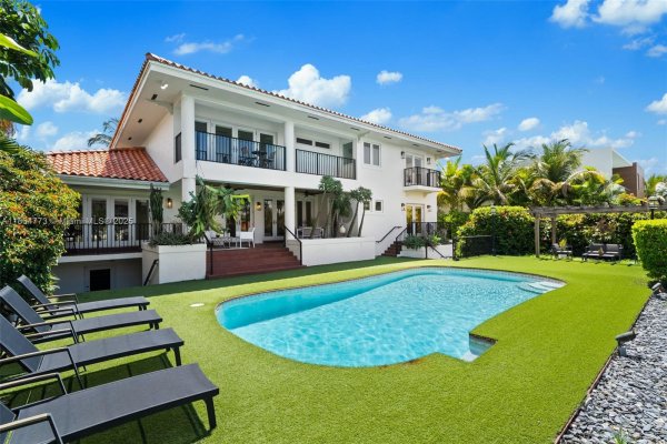 6850 Sunrise Ter Coral Gables, FL 33133