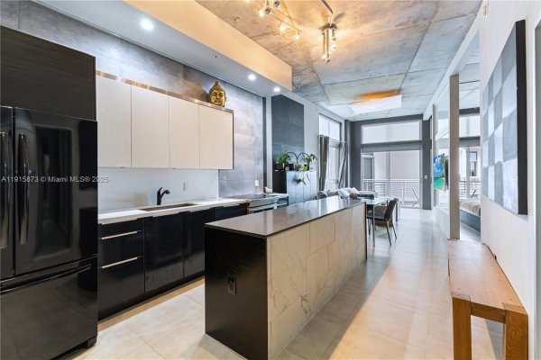 2001 Meridian Ave #515 Miami Beach, FL 33139