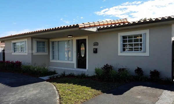 8090 W 18th Ln Rd Hialeah, FL 33014