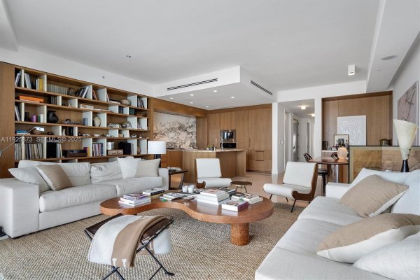 3250 NE 188th St #608 Aventura, FL 33180