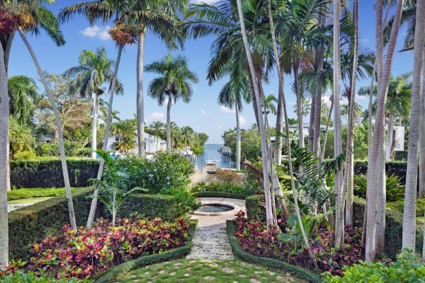 3467 N Moorings Way Miami, FL 33133