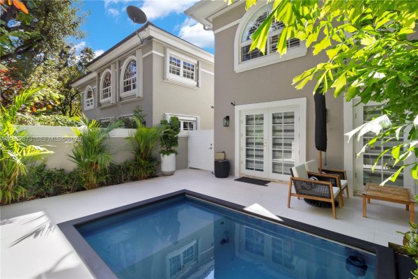 2813 Day Ave #2813 Miami, FL 33133