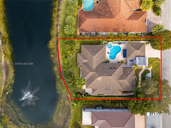 622 E Enclave Cir E Pembroke Pines, FL 33027