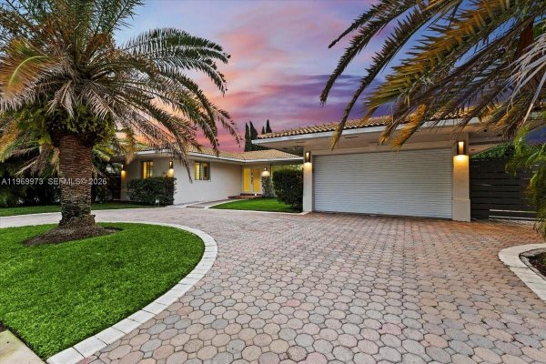 12930 Oleander Rd North Miami, FL 33181