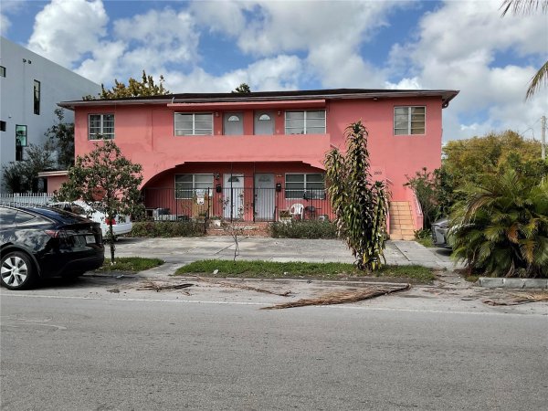 2101 SW 6th St Miami, FL 33135