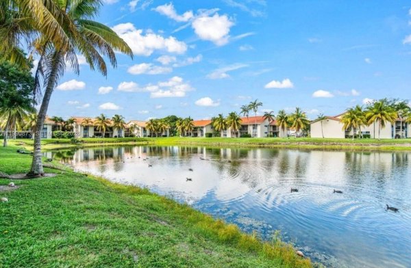 1495 Lake Crystal Dr #H West Palm Beach, FL 33411