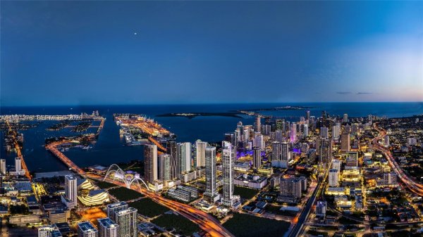 60 Ne 11th #3706 Miami, FL 33132