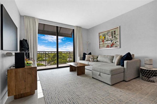 301 Altara Ave #823 Coral Gables, FL 33146