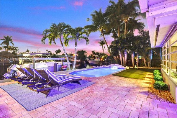 200 SE 3rd St Pompano Beach, FL 33060