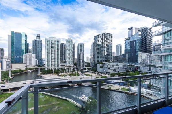 92 SW 3rd St #1812 Miami, FL 33130