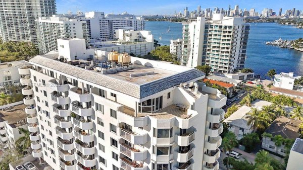 1621 Bay Rd #PH1 Miami Beach, FL 33139