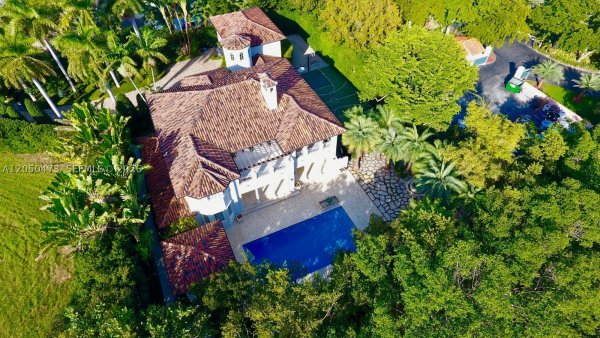 277 Marinero Ct Coral Gables, FL 33143