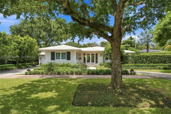 3267 Riviera Dr Coral Gables, FL 33134