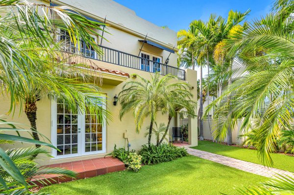 449 NE 16th Fort Lauderdale, FL 33301