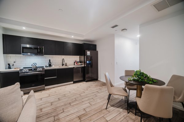 398 NE 5th #1515 Miami, FL 33132