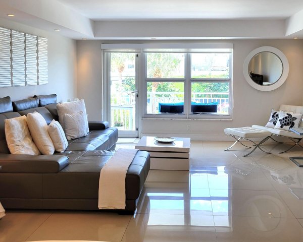 3000 E Sunrise Blvd #2B Fort Lauderdale, FL 33304