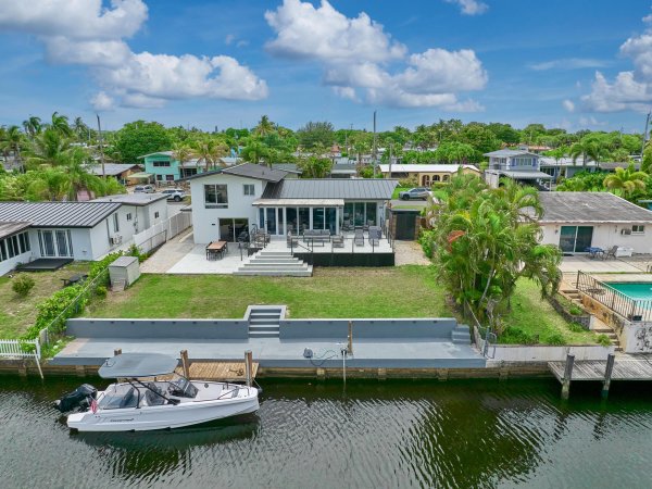 2426 Key Largo Ln Fort Lauderdale, FL 33312