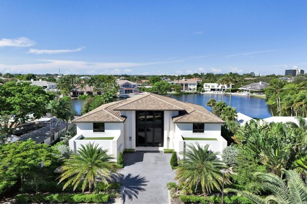 7 Seneca Rd Sea Ranch Lakes, FL 33308