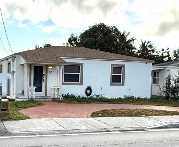 501 SW 67th Miami, FL 33144