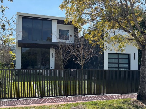 930 S Shore Miami Beach, FL 33141