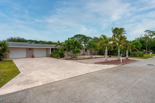 18989 SE Hillcrest Tequesta, FL 33469