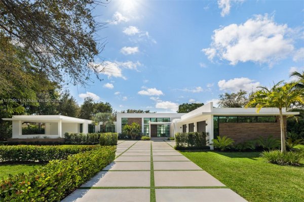 6830 SW 104th St Pinecrest, FL 33156