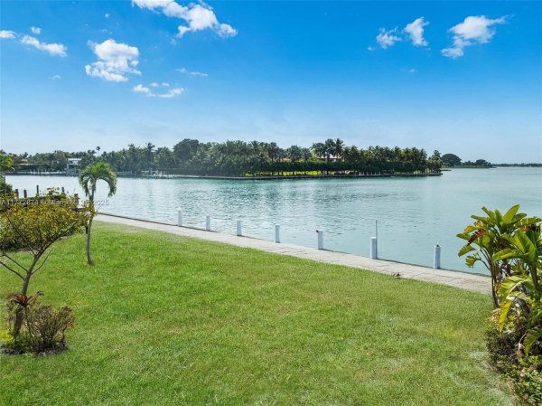 9224 Bay Dr Surfside, FL 33154 9224 Bay Dr Surfside, FL 33154