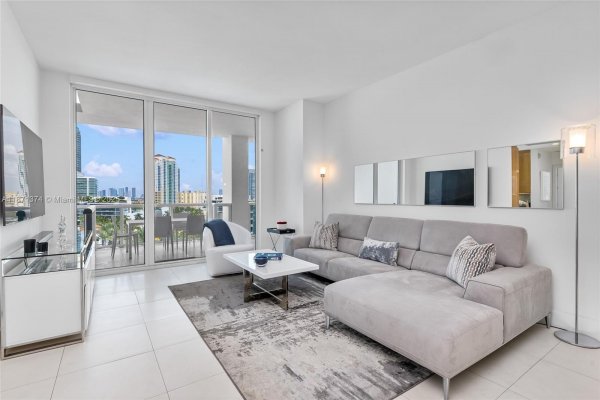 50 S Pointe Dr #1005 Miami Beach, FL 33139