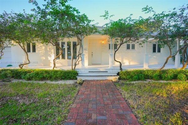 355 Redwood Ln Key Biscayne, FL 33149