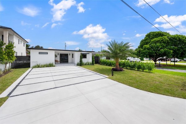2735 SW 65th Ave Miami, FL 33155 2735 SW 65th Ave Miami, FL 33155