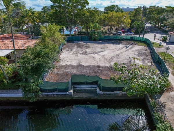 1805 Ixora Rd North Miami, FL 33181