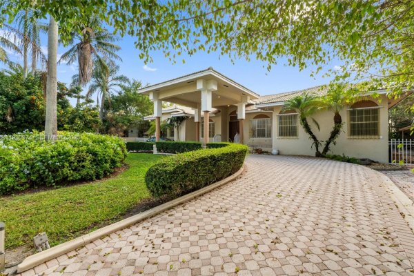 12982 SW 27th St Miami, FL 33175