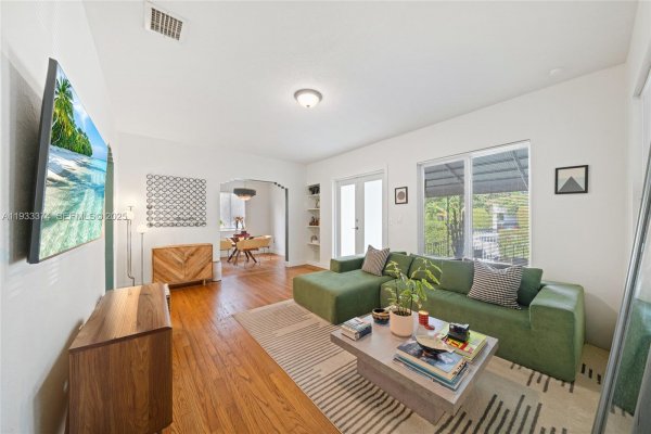 272 NW 42nd St Miami, FL 33127