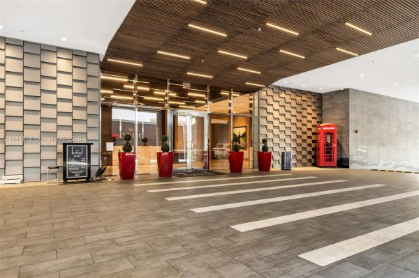 1080 Brickell Ave #3900-3901 Miami, FL 33131