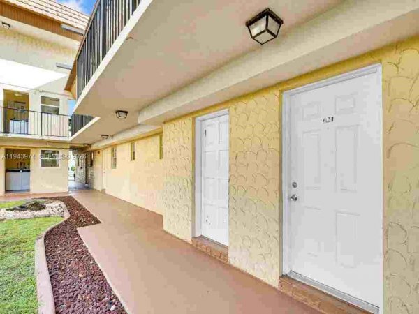 8600 SW 109th Ave #4-101 Miami, FL 33173