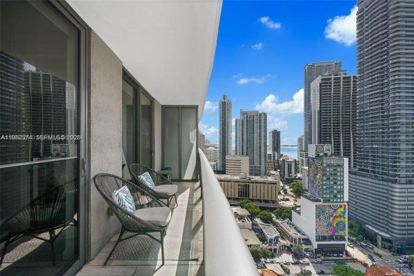 55 SW 9th St #2305 Miami, FL 33130