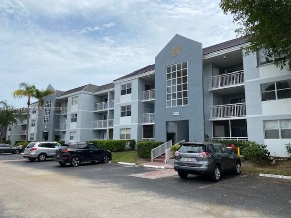 8560 SW 212th St #305 Cutler Bay, FL 33189
