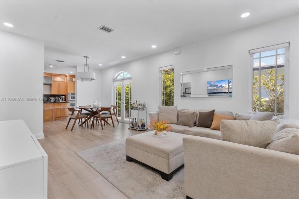 2231 SW 17th St Miami, FL 33145