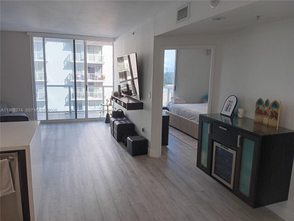 5085 NW 7th St #1412 Miami, FL 33126