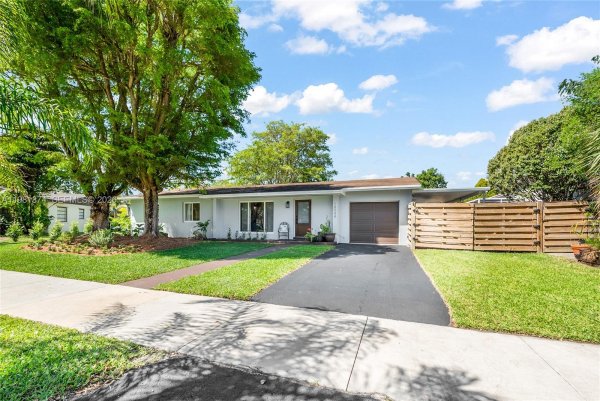 18044 SW 89th Pl Palmetto Bay, FL 33157