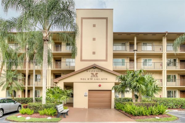 901 SW 141st Ave #102M Pembroke Pines, FL 33027