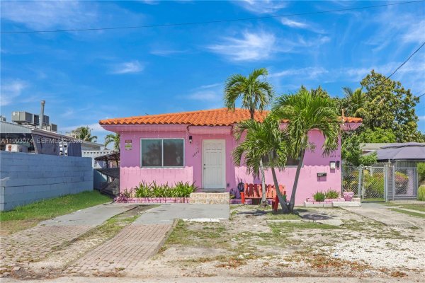 3675 NW 5th St Miami, FL 33125