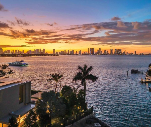 1649 W 22nd St Miami Beach, FL 33140