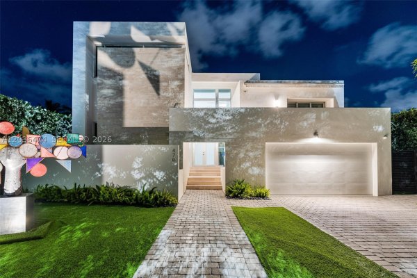 470 S Shore Dr Miami Beach, FL 33141