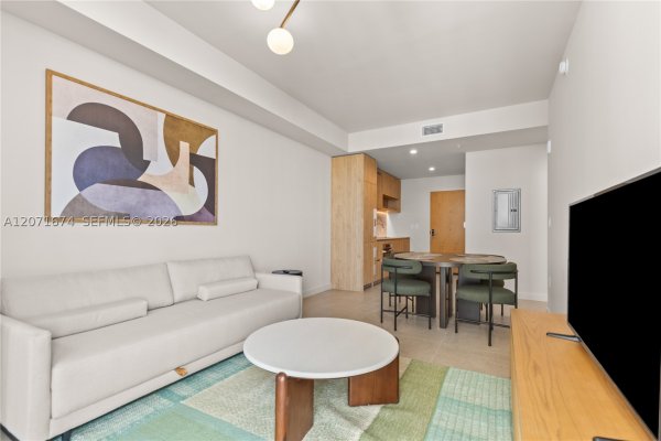 11 NE 6th St #3213 Miami, FL 33132