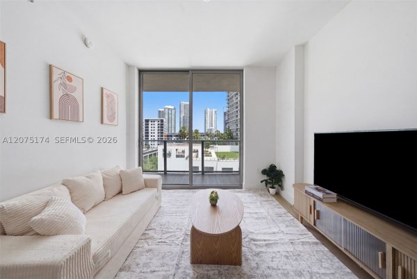 90 NE 32nd St #811 Miami, FL 33137