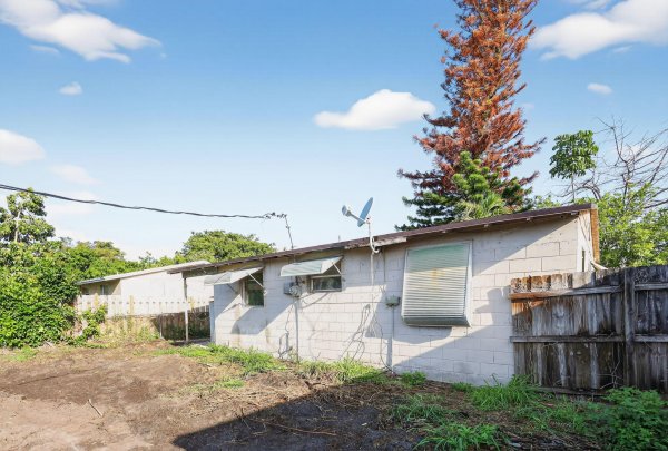 4138 Faith West Palm Beach, FL 33406