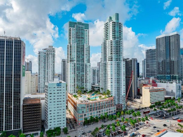 253 NE 2nd #3208 Miami, FL 33132