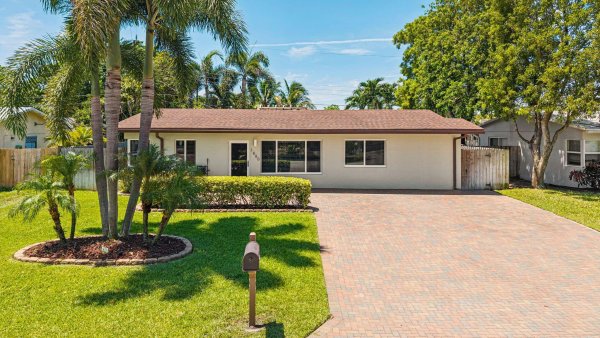 1660 NE 31st Pompano Beach, FL 33064